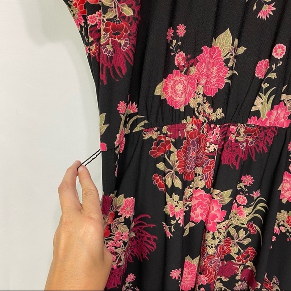 Leith-Black Floral V neck Romper w Pockets M - Picture 5 of 8